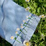 Ourlet de jeans broderie de marguerite.
