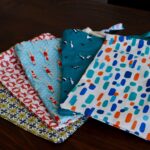 Résultat d'un atelier de couture : ensemble de pochons en tissu