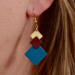 Boucles d'oreilles fabriquées à partir de chutes de cuir - Bleu, bordeaux et or.